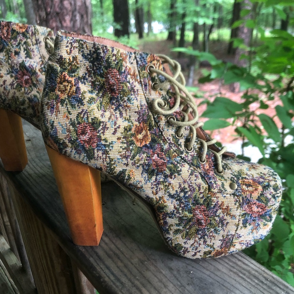 Jeffrey Campbell Lolita Floral Fabric Platforms Sz 8